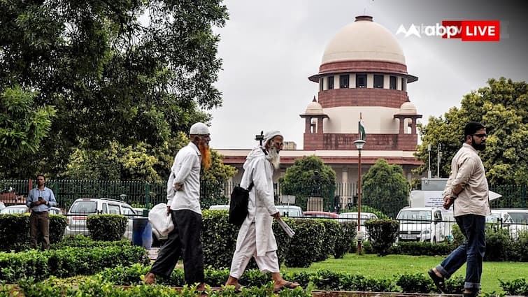 400 साल से हो रहे इस्लामिक कार्यक्रमों पर क्यों लगाई रोक? सुप्रीम कोर्ट ने तुरंत केंद्र को भेजा नोटिस और याचिकाकर्ता से कहा- हम करेंगे…