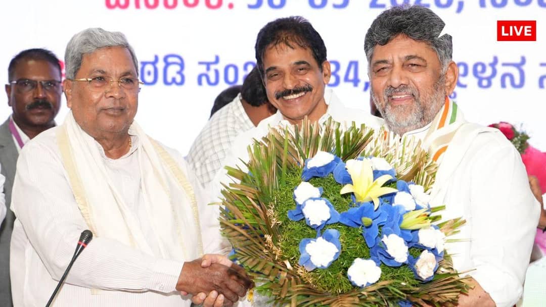 Karnataka: डीके शिवकुमार चुने गए विधायक दल के नेता, पूर्व CM सिद्धारमैया की आई पहली प्रतिक्रिया, जानें क्या कहा