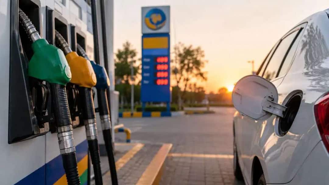 पेट्रोल-डीजल की कीमतों में फिर बढ़ोतरी, 10 दिन में तीसरी बार बढ़े दाम, CNG ने भी दिया झटका
